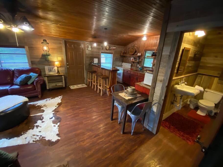 8Th St. Cowboy Haus I Biker Friendly I River Bandera Eksteriør billede